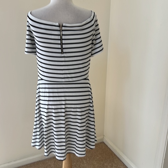 New! White House black market large striped off the shoulder weekend dress. - Picture 3 of 8